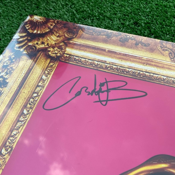 Limited Edition Gold SIGNED Cardi B WAP Vinyl - Picture 2 of 5